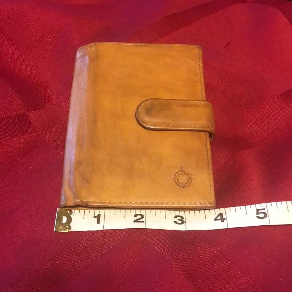 PreOwned- Franklin Covey Leather Wallet 3 credit card slots-2 slots for receipts - Picture 10 of 11